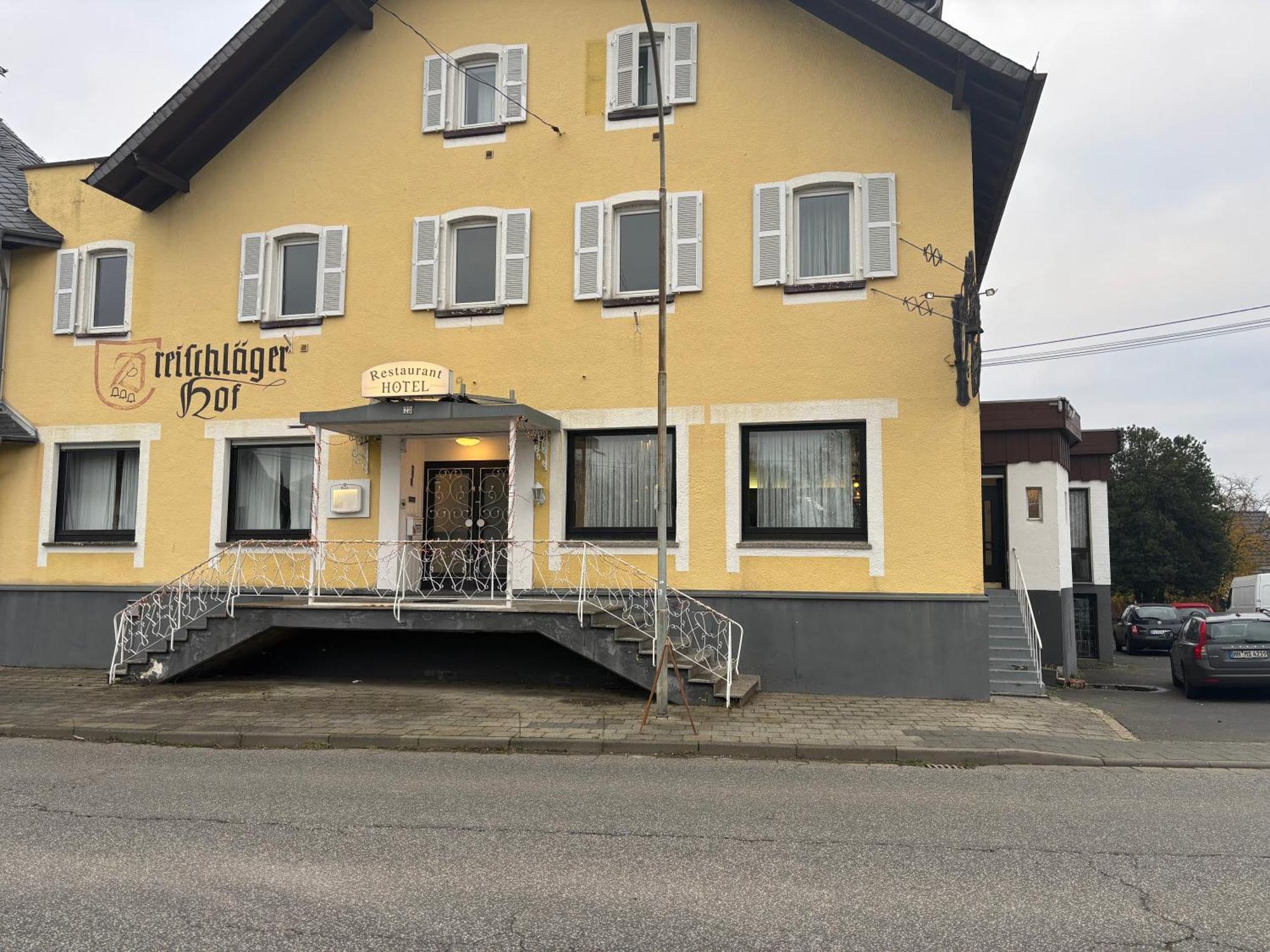 ホテル Dreischlaeger Hof ノイシュタット エクステリア 写真